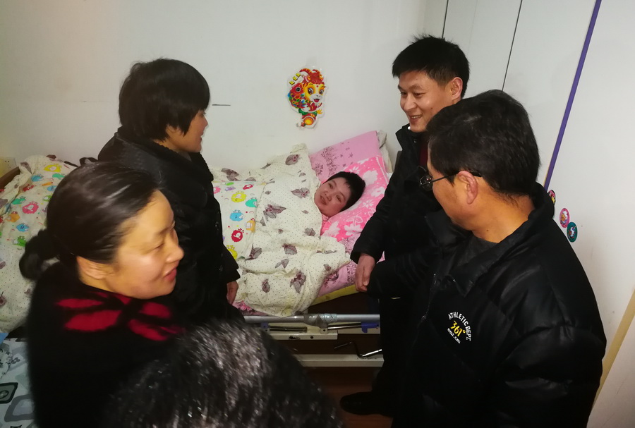 走访慰问困难职工0.jpg
