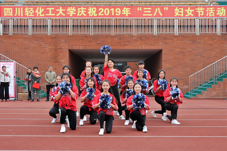 庆祝三八节活动2.JPG