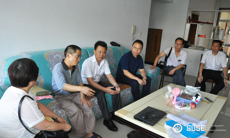 庹校长教师节慰问.jpg