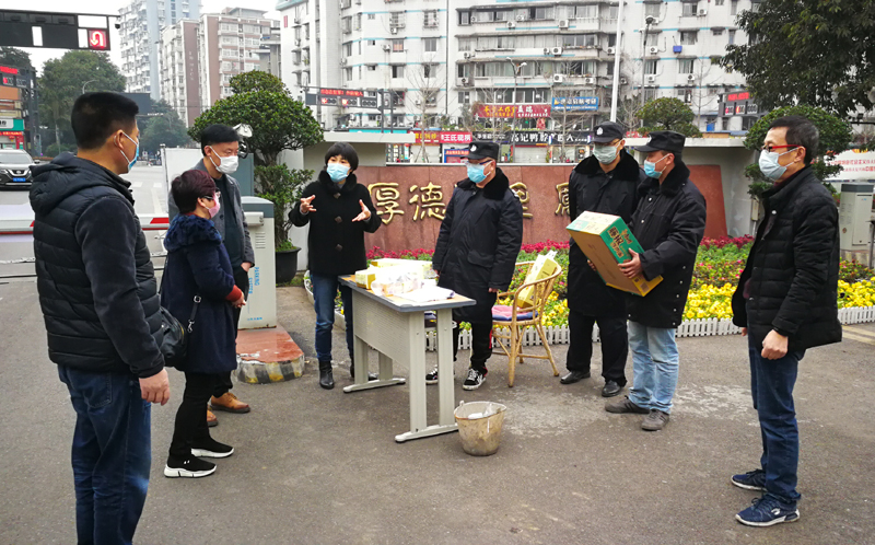 龚书记慰问防控一线职工.jpg